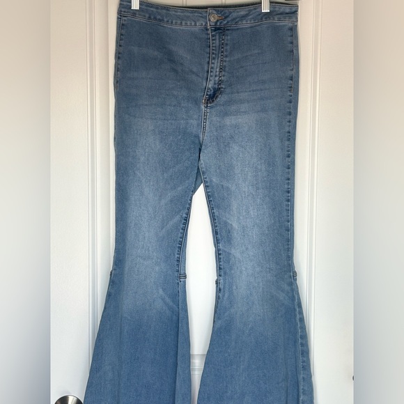 We The Free Light Blue Flare Jeans - Picture 1 of 12